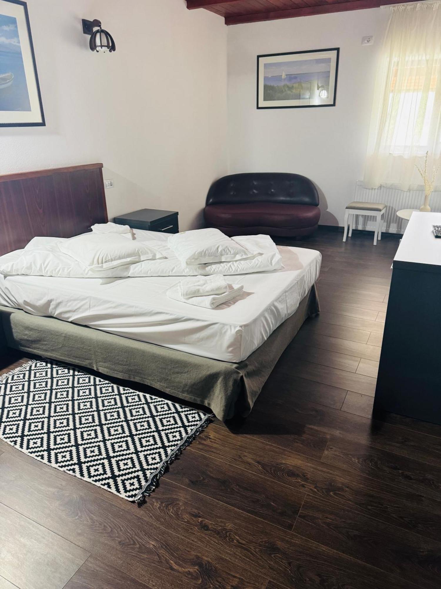 Pastravaria Ursu Vînători-Neamţ Esterno foto